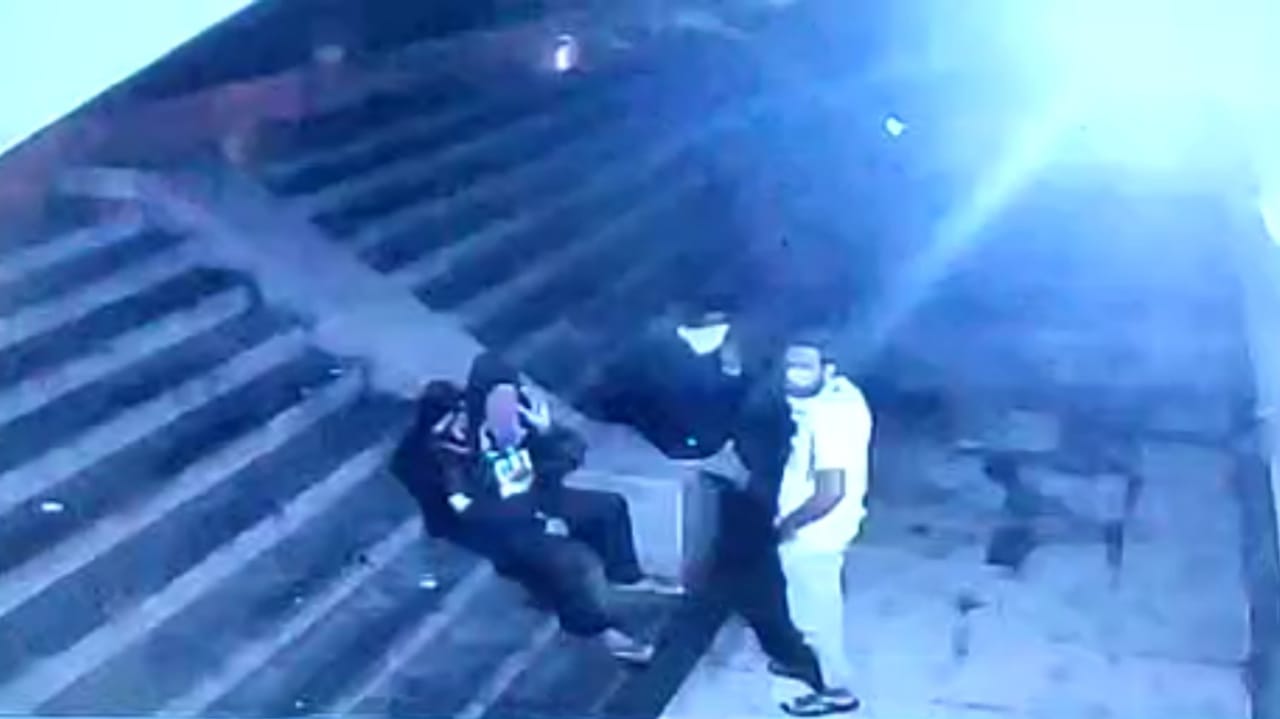 ಮಾಸ್ಕ್ ಧರಿಸಿ ಕಿರಾಣಿ ಅಂಗಡಿ ಲೂಟಿ: ಸಿಸಿಟಿವಿಯಲ್ಲಿ ಕೃತ್ಯ ಸೆರೆ