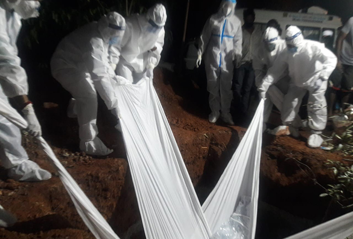 ಕೋವಿಡ್ ನಿಂದ ಮೃತಪಟ್ಟ ವ್ಯಕ್ತಿಗಳಿಬ್ಬರ ಅಂತ್ಯಕ್ರಿಯೆ ನಡೆಸಿದ ದ.ಕ ಜಿಲ್ಲಾ ಎಸ್ಸೆಸ್ಸೆಫ್