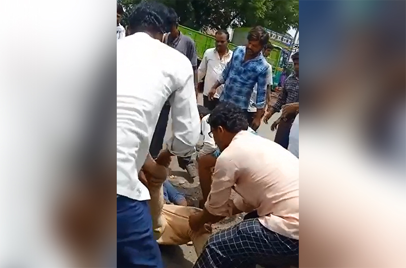 ಬೈಕ್ ಮುಟ್ಟಿದ ಕಾರಣಕ್ಕಾಗಿ ದಲಿತ ಯುವಕನಿಗೆ ಸವರ್ಣೀಯರ ಗುಂಪಿನಿಂದ ಹಲ್ಲೆ: ಆರೋಪ