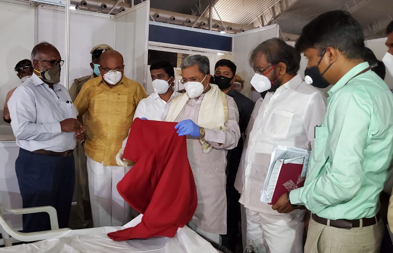 ಅಂ.ರಾಷ್ಟ್ರೀಯ ಪ್ರದರ್ಶನ ಕೇಂದ್ರದಲ್ಲಿ ಆರಂಭಿಸುತ್ತಿರುವ ಕೋವಿಡ್ ಆರೈಕೆ ಕೇಂದ್ರದಲ್ಲಿ ಸೌಲಭ್ಯಗಳಿಲ್ಲ: ಸಿದ್ದರಾಮಯ್ಯ