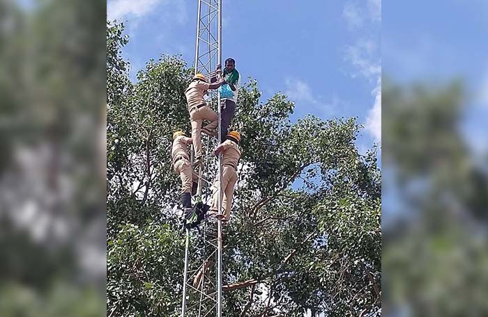 ಸಾಲ ಮನ್ನಾ ಮಾಡಲಿಲ್ಲ ಎಂದು ಮೊಬೈಲ್ ಟವರ್ ಏರಿ ಆತ್ಮಹತ್ಯೆಗೆ ಯತ್ನಿಸಿದ ರೈತ