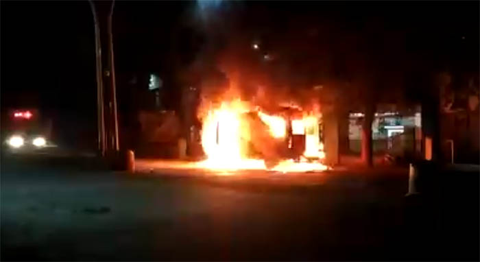 ಬೆಳಗಾವಿ: ಚಿಕಿತ್ಸೆಗೆ ಸ್ಪಂದಿಸದೆ ರೋಗಿ ಸಾವು; ಆ್ಯಂಬುಲೆನ್ಸ್ ‌ಗೆ ಬೆಂಕಿ ಹಚ್ಚಿದ ಸಂಬಂಧಿಕರು