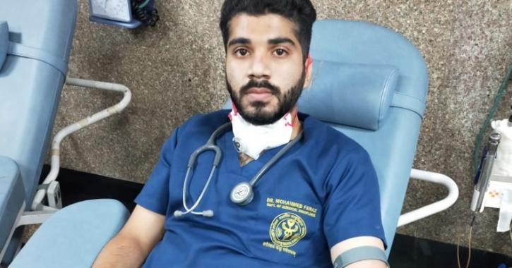 ತುರ್ತು ಶಸ್ತ್ರಕ್ರಿಯೆ ಅಗತ್ಯವಿದ್ದ ರೋಗಿಗೆ ರಕ್ತದಾನ ಮಾಡಿ ಶಸ್ತ್ರಚಿಕಿತ್ಸೆ ನಡೆಸಿದ ಡಾ. ಫವಾಝ್