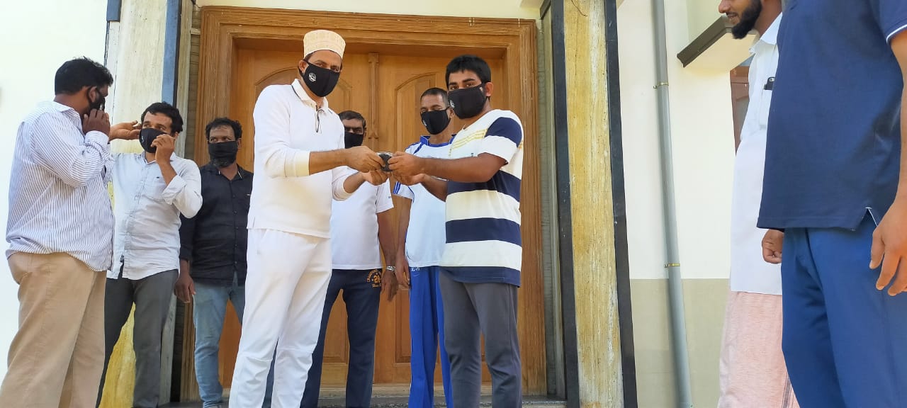 ಉಳ್ಳಾಲ ಬುಸ್ತಾನುಲ್ ಉಲೂಮ್ ಯೂತ್ ಅಸೋಸಿಯೇಷನ್ ವತಿಯಿಂದ ಉಚಿತ ಮಾಸ್ಕ್ ವಿತರಣೆ