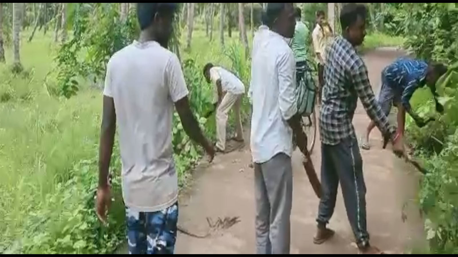 ಉಡುಪಿ: ಅಂಬೇಡ್ಕರ್ ಯುವ ಸೇನೆಯಿಂದ ಶ್ರಮದಾನ