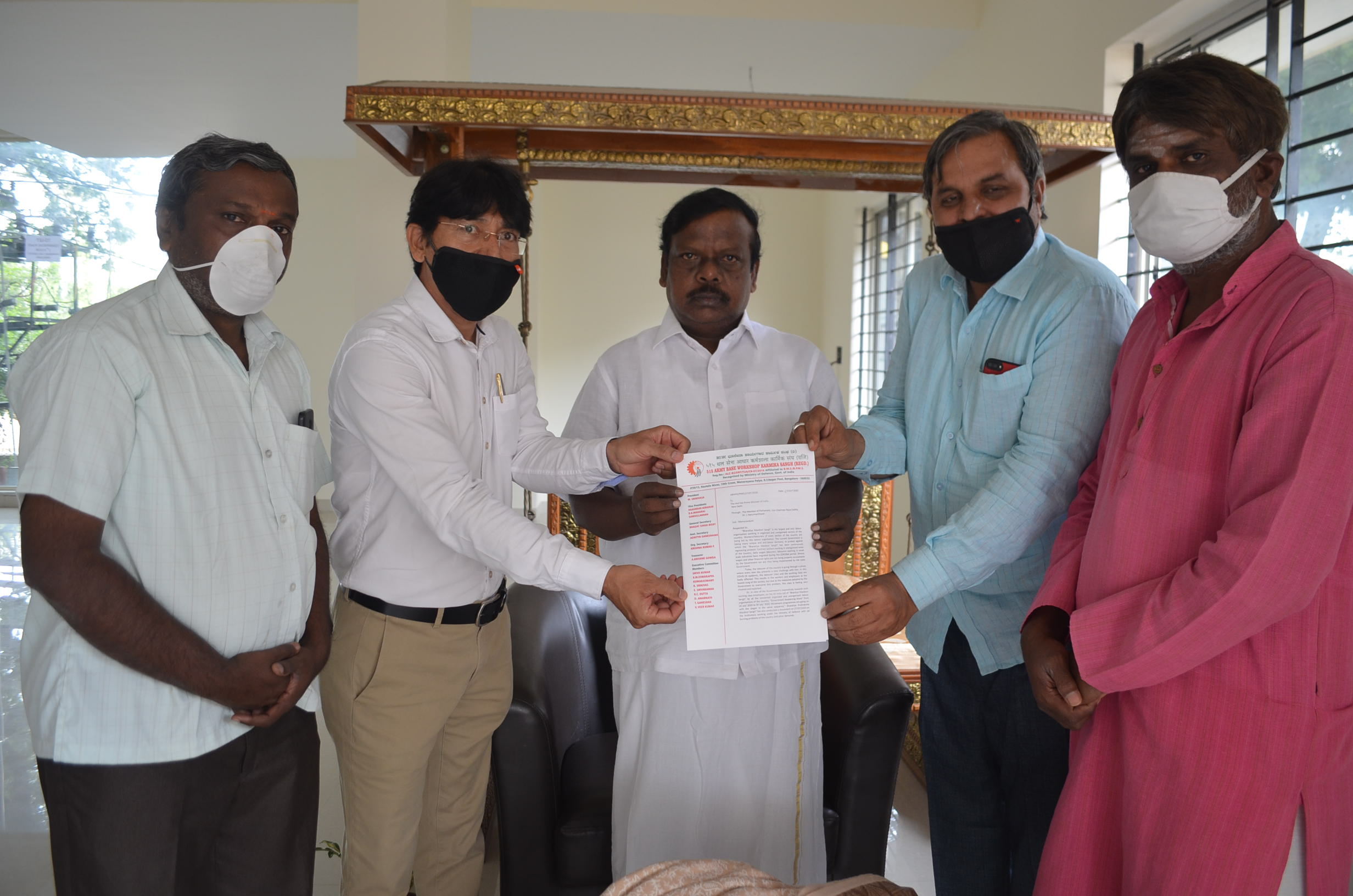 ಸೇನೆ ವಿಭಾಗ ಖಾಸಗೀಕರಣ ವಿರೋಧಿಸಿ ಡಾ.ಹನುಮಂತಯ್ಯರಿಗೆ ಮನವಿ