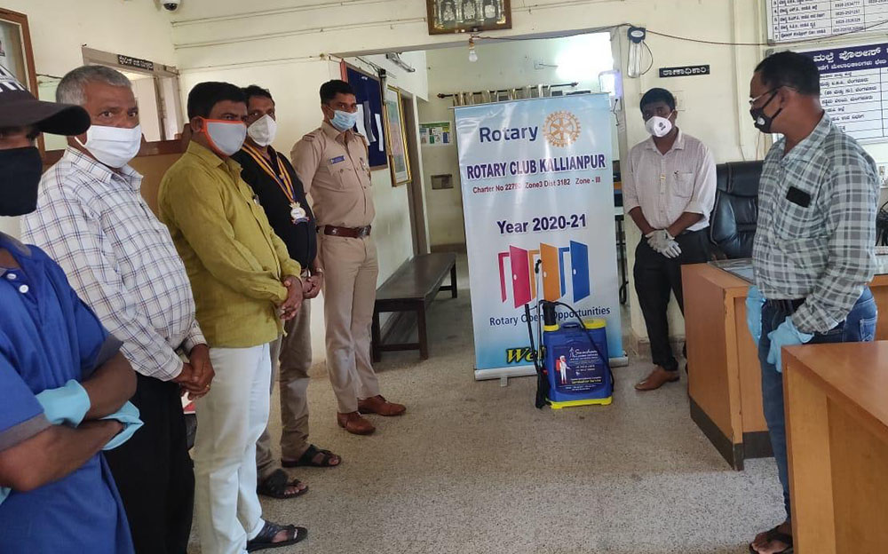 ಮಲ್ಪೆ ಠಾಣೆಯನ್ನು ಸ್ವಚ್ಛಗೊಳಿಸುವ ಮೂಲಕ ಪೊಲೀಸರಿಗೆ ಕೃತಜ್ಞತೆ ಸಲ್ಲಿಸಿದ ಸ್ವಚಂ ಕ್ಲೀನಿಂಗ್