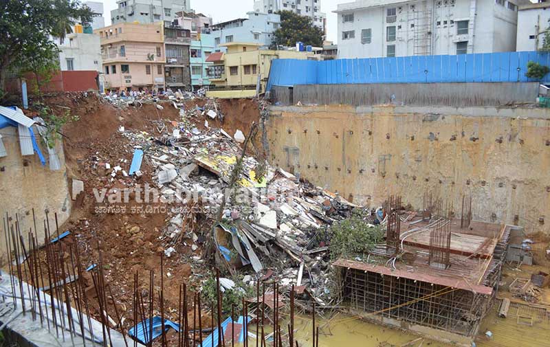 ಬೆಂಗಳೂರು: ಚಿತ್ರಮಂದಿರ ಬಳಿಯ ಕಟ್ಟಡ ಕುಸಿತ; ಸ್ಥಳಕ್ಕೆ ಮೇಯರ್ ಭೇಟಿ