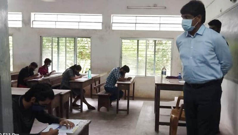 ಉಡುಪಿ ಜಿಲ್ಲೆಯ 10 ಕೇಂದ್ರಗಳಲ್ಲಿ ಸಿಇಟಿ ಪರೀಕ್ಷೆ ಆರಂಭ: ಜಿಲ್ಲಾಧಿಕಾರಿಯಿಂದ ಪರಿಶೀಲನೆ