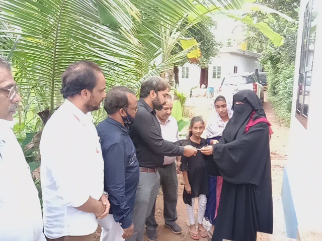 ಪುತ್ತೂರು: ಕೆಕೆಎಂಎ ಡ್ರೀಮ್ ಹೌಸ್ ಯೋಜನೆ; ಇಬ್ಬರು ವಿಧವೆಯರಿಗೆ ಹೊಸ ಮನೆಗಳ ಕೀ ಹಸ್ತಾಂತರ