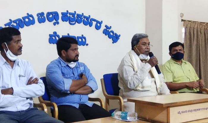 ಭೂ ಸುಧಾರಣೆ ಕಾಯ್ದೆ ತಿದ್ದುಪಡಿಯಿಂದ ರಿಯಲ್ ಎಸ್ಟೇಟ್ ಮಾಫಿಯಾದ 13,814 ಪ್ರಕರಣ ವಜಾ: ಸಿದ್ದರಾಮಯ್ಯ ಆರೋಪ