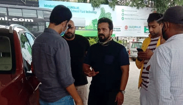 ಎಡವಟ್ಟು: ನಟ ವಿಜಯ್ ರಾಘವೇಂದ್ರರ ಕಾರಿಗೆ ಪೆಟ್ರೋಲ್ ಬದಲು ಡೀಸೆಲ್ ತುಂಬಿದ ಬಂಕ್ ಸಿಬ್ಬಂದಿ !