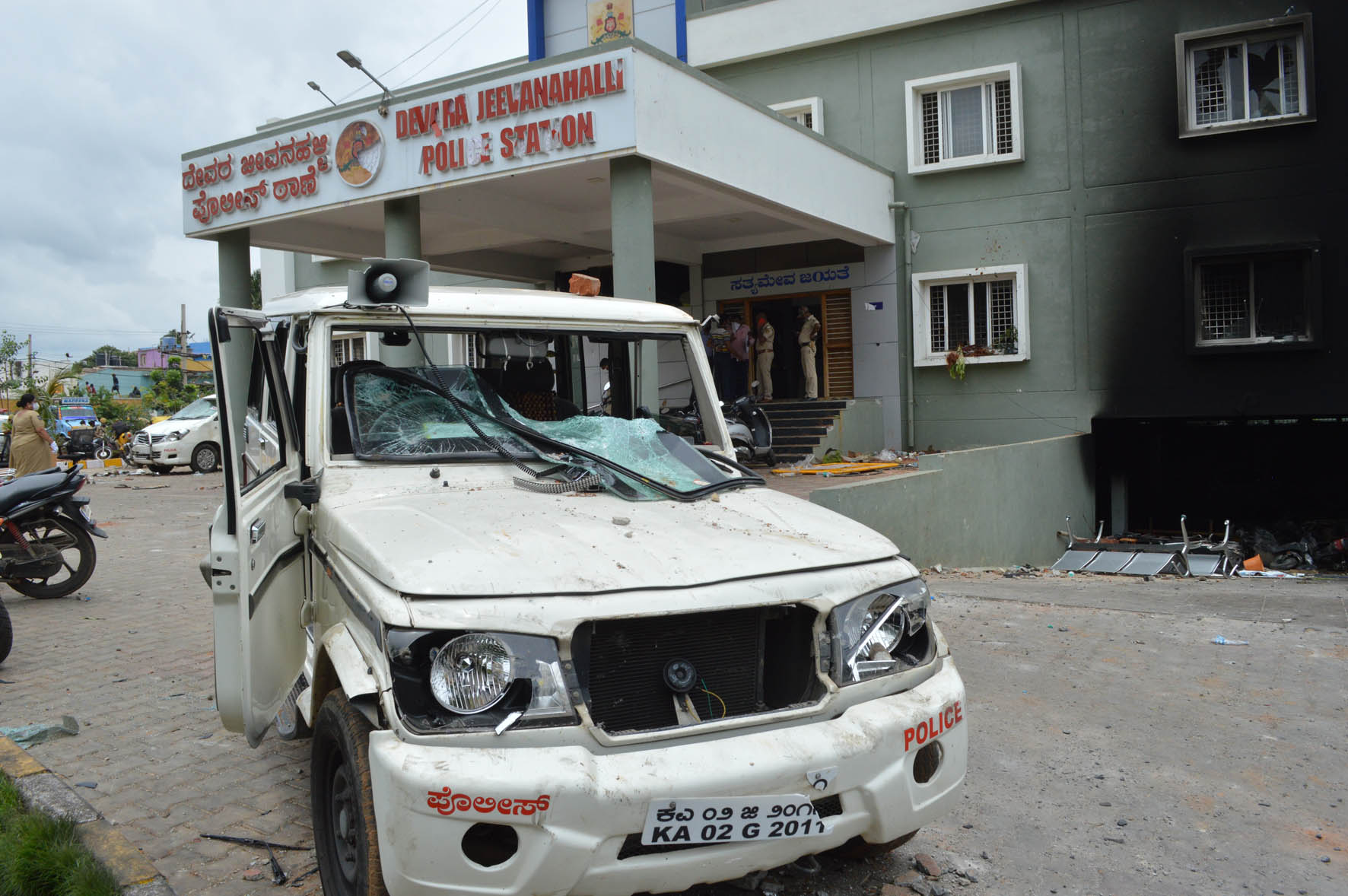 ನವೀನ್ ಬಂಧನದ ವದಂತಿಯಿಂದ ಪೊಲೀಸ್ ಠಾಣೆ ಮೇಲೆ ದಾಳಿ: ಆರೋಪ