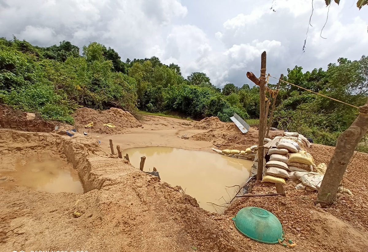 ಚೇರ್ಕಾಡಿ: ಹೊಳೆ ಬಳಿಯ ಗದ್ದೆಯಲ್ಲಿ ಅಕ್ರಮ ಮರಳುಗಾರಿಕೆ
