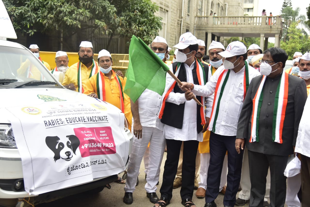 ಬೆಂಗಳೂರು: ರೇಬಿಸ್ ಚುಚ್ಚುಮದ್ದು ನೀಡುವ ವಾಹನ, ಸಹಾಯವಾಣಿಗೆ ಚಾಲನೆ