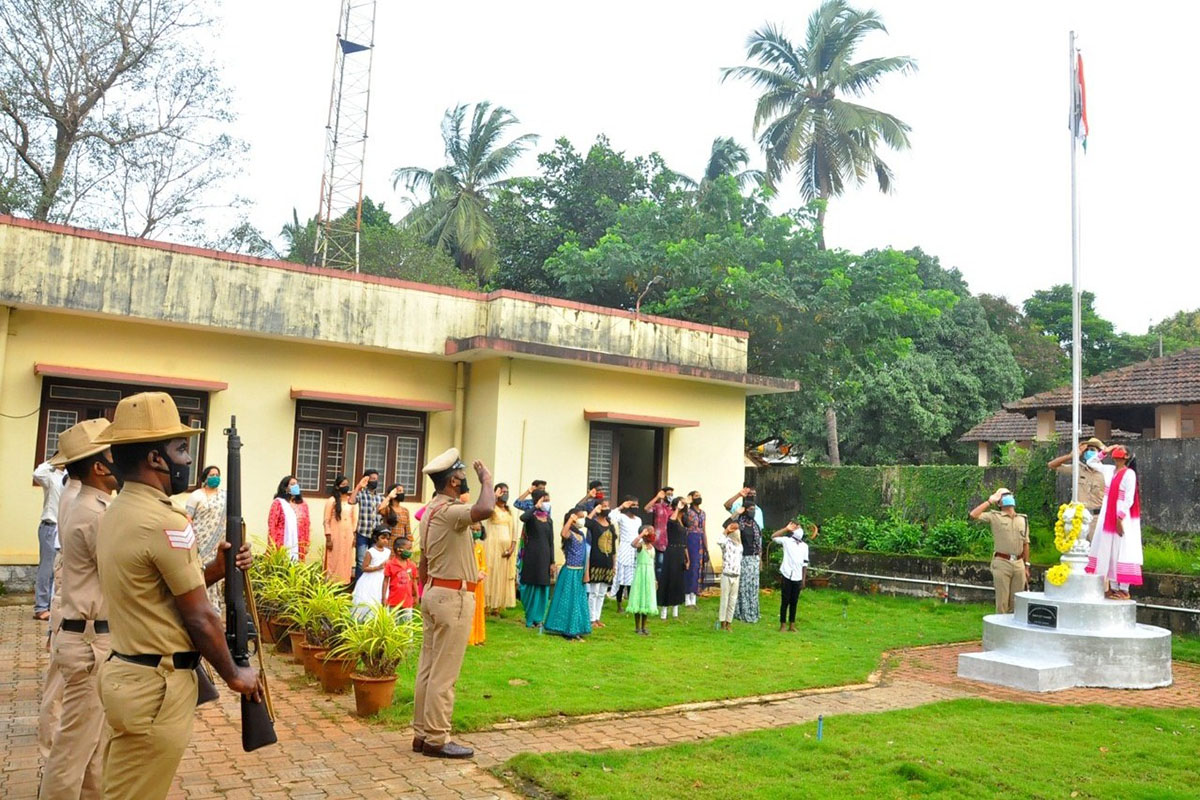 ಕುಂದಾಪುರ ಎಎಸ್ಪಿ ಕಚೇರಿಯಲ್ಲಿ ಕೊರಗ ವಿದ್ಯಾರ್ಥಿನಿಯಿಂದ ಧ್ವಜಾರೋಹಣ