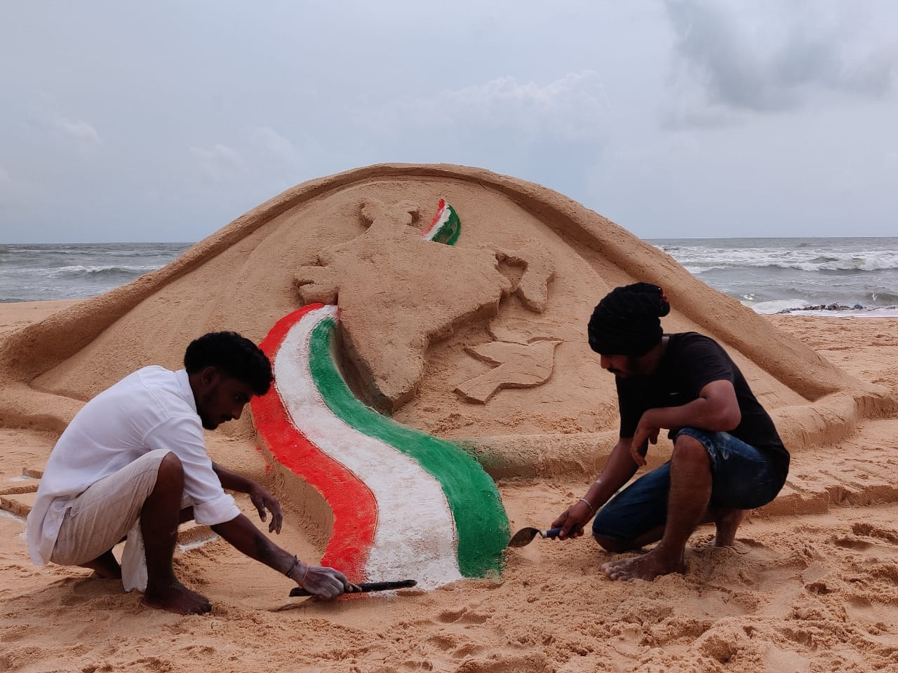 ಪಣಂಬೂರು ಬೀಚ್‌ನಲ್ಲಿ ಗಮನ ಸೆಳೆದ ಮರಳು ಕಲಾಕೃತಿ