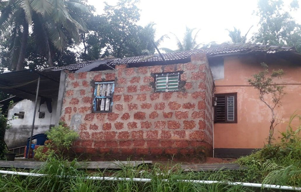 ಕಳತ್ತೂರು, ಪಾದೂರು ಗ್ರಾಮಗಳಲ್ಲಿ ಸುಂಟರಗಾಳಿ: ಮನೆ, ಅಂಗಡಿಗಳಿಗೆ ಹಾನಿ, ಇಬ್ಬರಿಗೆ ಗಾಯ