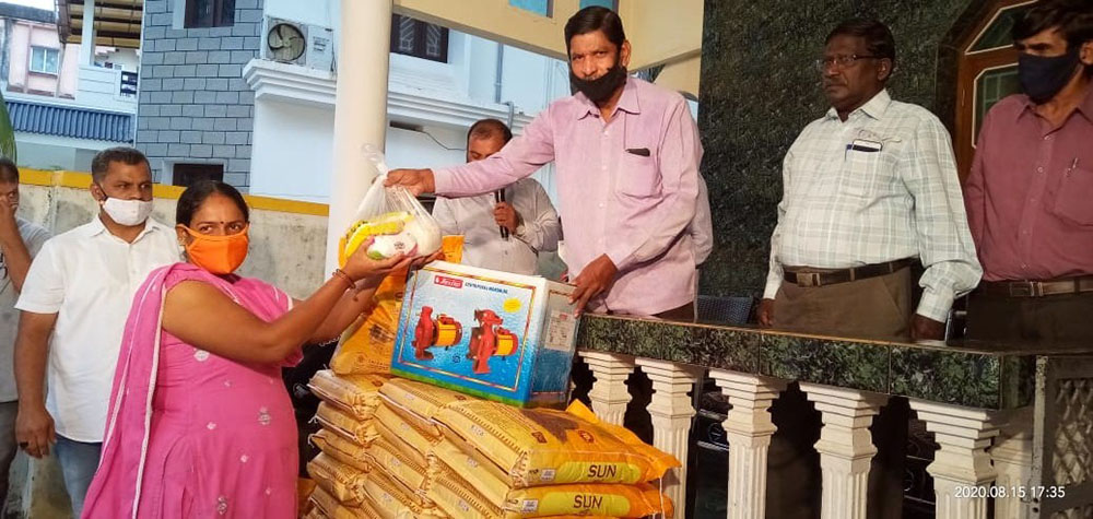 54 ಬಡಕುಟುಂಬಗಳಿಗೆ ಬೋರ್‌ವೆಲ್ ನಿರ್ಮಿಸಿ, ಪಂಪುಸೆಟ್ ವಿತರಣೆ