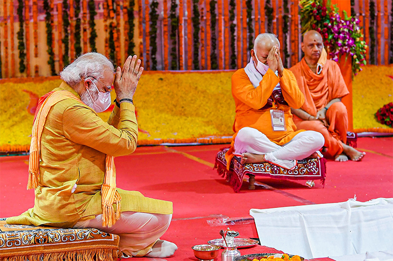 ರಾಮ ಜನ್ಮಭೂಮಿ ಟ್ರಸ್ಟ್ ಮುಖ್ಯಸ್ಥರ ಜೊತೆ ಕುಳಿತಿದ್ದ ಪ್ರಧಾನಿ ಕ್ವಾರಂಟೈನ್ ನಿಯಮ ಪಾಲಿಸುತ್ತಾರೆಯೇ ?