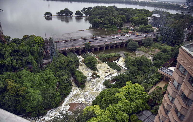 ಹೈದರಾಬಾದ್‌ನಲ್ಲಿ ಭಾರೀ ಮಳೆ: ಹಲವು ಪ್ರದೇಶಗಳು ಜಲಾವೃತ