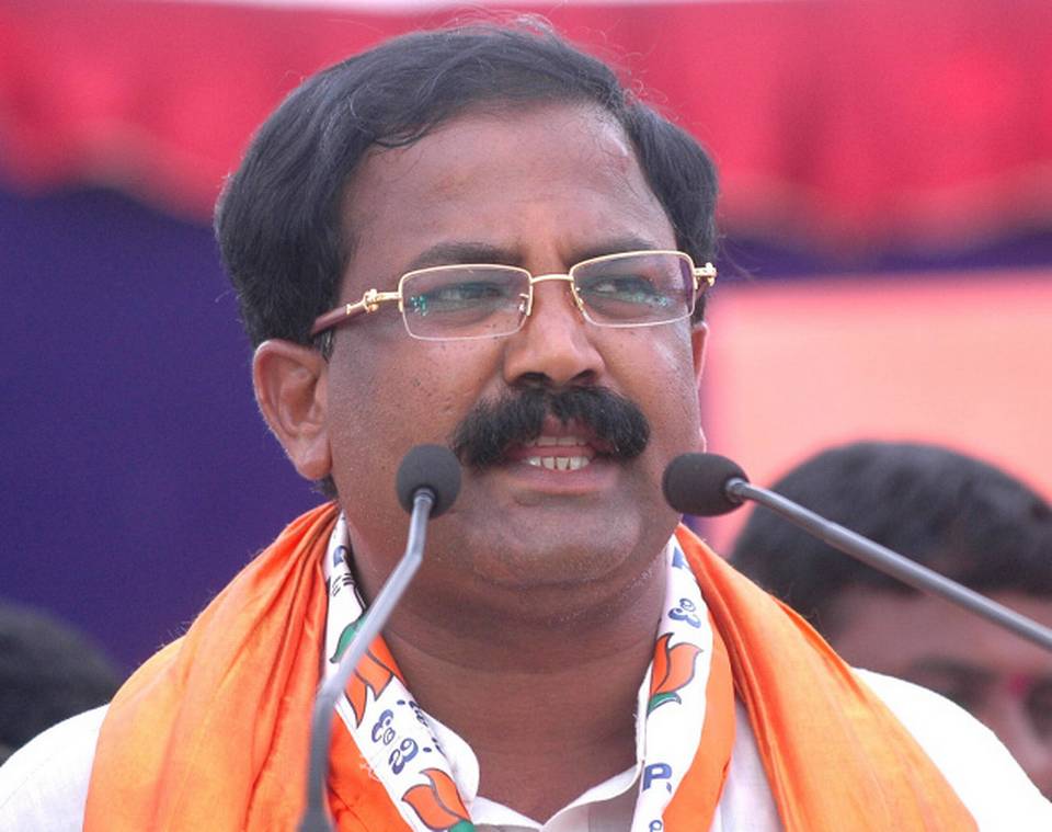 ವ್ಯವಸ್ಥಿತ ಲೂಟಿ ಮಾಡಿದ್ದರೂ ಕೃತ್ಯ ಖಂಡಿಸದಿರುವುದು ನಾಚಿಕೆಗೇಡು: ಕಾಂಗ್ರೆಸ್ ವಿರುದ್ಧ ಲಿಂಬಾವಳಿ ಕಿಡಿ