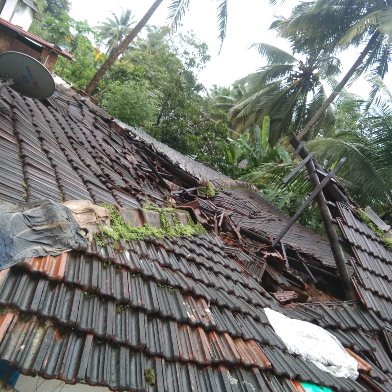 ಮುಲ್ಕಿ: ಮಳೆಗಾಳಿಗೆ ಮನೆ ಕುಸಿದು ಮಹಿಳೆಗೆ ಗಾಯ, ಅಪಾರ ಹಾನಿ