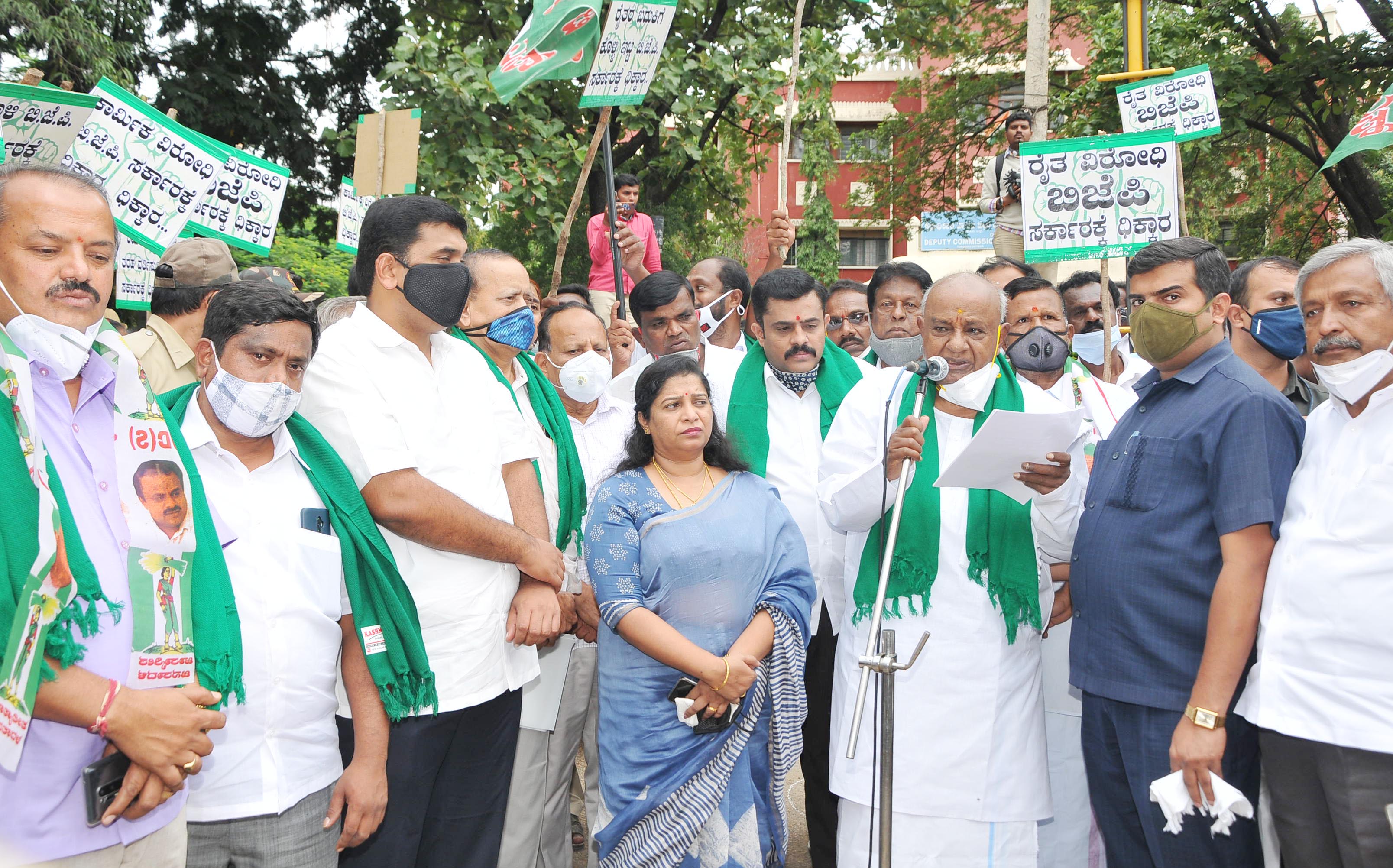 ರೈತ, ಕಾರ್ಮಿಕ ವಿರೋಧಿ ಕಾಯ್ದೆ ವಿರುದ್ಧ ನಿರಂತರ ಹೋರಾಟ: ಎಚ್.ಡಿ. ದೇವೇಗೌಡ