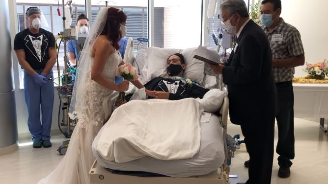 ಆಸ್ಪತ್ರೆಯಲ್ಲೇ ನಡೆಯಿತು ಕೊರೋನ ಸೋಂಕಿತನ ವಿವಾಹ: ವಿಡಿಯೋ ವೈರಲ್