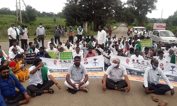 ಮೈಸೂರು: ಸಿಎಂ ವಿರುದ್ಧ ಕಪ್ಪು ಬಾವುಟ ಪ್ರದರ್ಶನಕ್ಕೆ ಯತ್ನಿಸಿದ ರೈತರ ಬಂಧನ, ಬಿಡುಗಡೆ