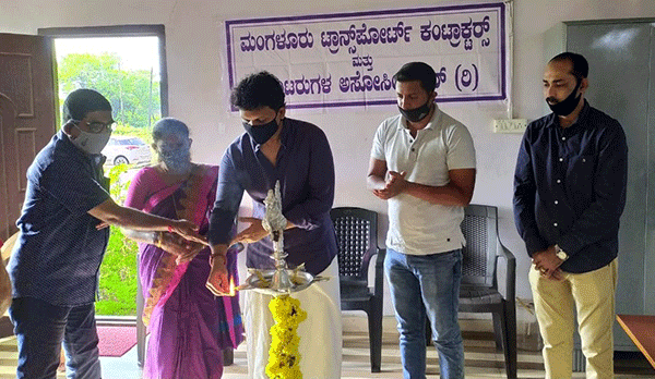 ಮಂಗಳೂರು ಟ್ರಾನ್ಸ್ ಪೋರ್ಟ್ ಕಂಟ್ರಾಕ್ಟರ್ ಮತ್ತು ಏಜೆಂಟ್ಸ್ ಅಸೋಸಿಯೇಶನ್ ನಿಂದ ಆಯುಷ್ಮಾನ್ ಉಚಿತ ನೋಂದಣಿ ಕಾರ್ಯಕ್ರಮ