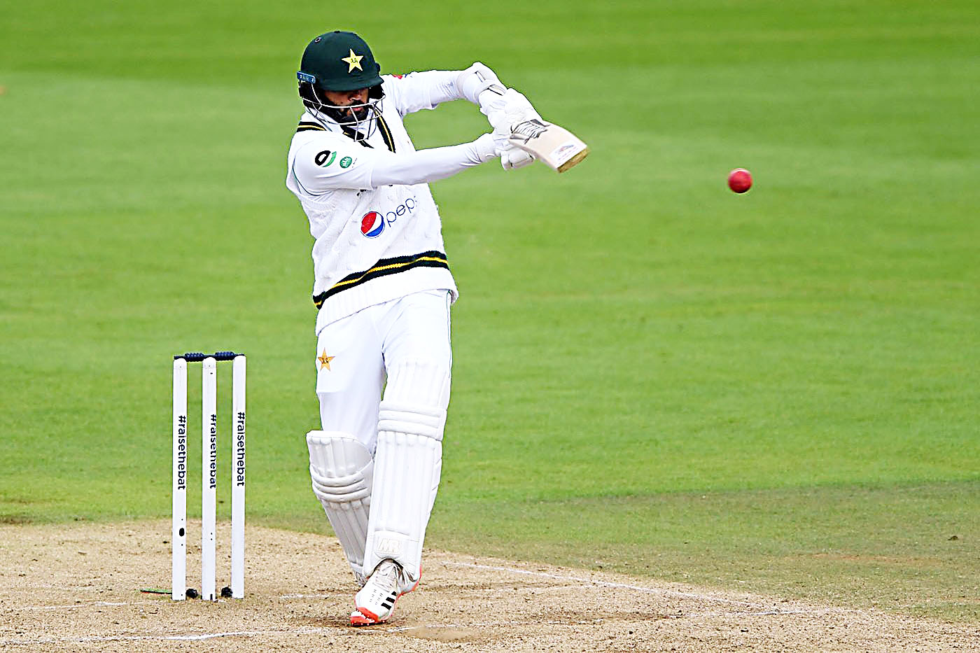 3ನೇ ಟೆಸ್ಟ್: ಪಾಕ್‌ಗೆ ಅಝರ್ ಆಸರೆ
