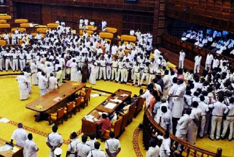 ವಿಮಾನ ನಿಲ್ದಾಣ ಅದಾನಿ ಸಂಸ್ಥೆಗೆ ವಹಿಸುವ ನಿರ್ಧಾರ ಖಂಡಿಸಿ ಕೇರಳ ವಿಧಾನಸಭೆಯಿಂದ ಸರ್ವಾನುಮತದ ನಿರ್ಣಯ