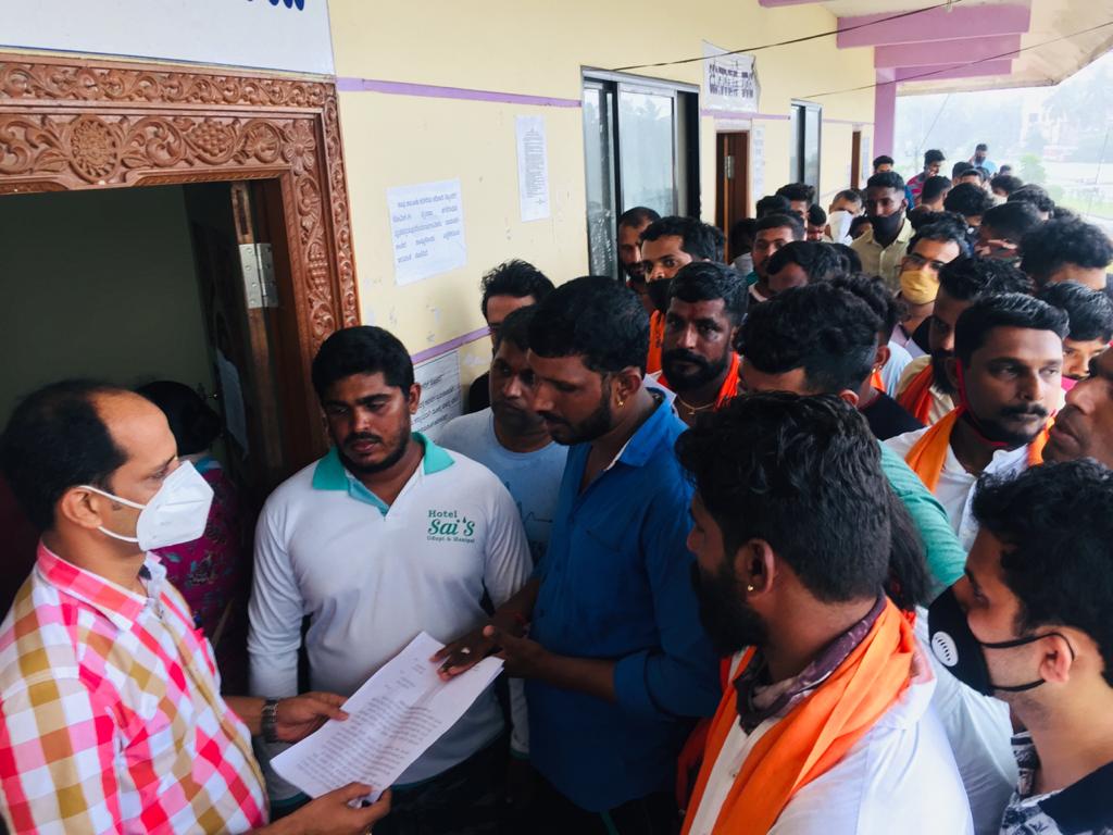 ರಕ್ಷಾ ಸಾವಿನ ಕುರಿತು ತನಿಖೆಗೆ ಒತ್ತಾಯಿಸಿ ಕಾಪು ತಹಶೀಲ್ದಾರಿಗೆ ಮನವಿ