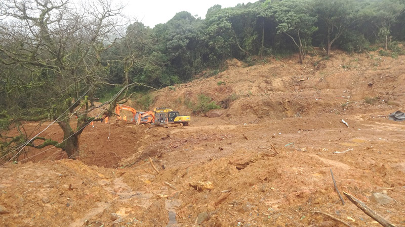 ಗಜಗಿರಿ ಬೆಟ್ಟ ದುರಂತ: ಇನ್ನೂ ದೊರಕದ ಇಬ್ಬರ ಸುಳಿವು, ಕಾರ್ಯಾಚರಣೆ ನಿಲ್ಲಿಸಿದ ಜಿಲ್ಲಾಡಳಿತ