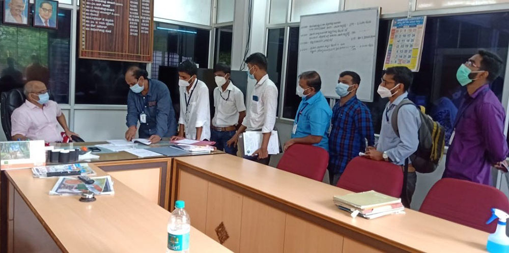 ಹಾಸ್ಪಿಟಲ್ ಅಟೆಂಡೆಂಟ್ ನೌಕರರನ್ನು ನಾನ್ ಕ್ಲಿನಿಕಲ್ ಕೆಲಸಕ್ಕೆ ಬಳಸದಂತೆ ಆಗ್ರಹಿಸಿ ಮನವಿ