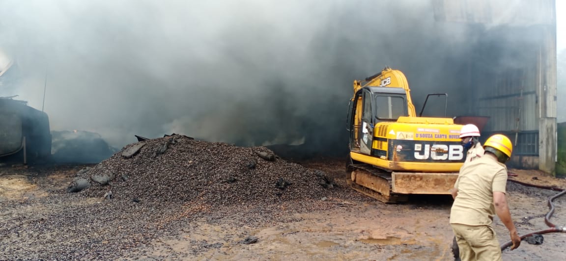 ಹಿರ್ಗಾನ ಗೇರುಬೀಜದ ಎಣ್ಣೆ ಕಾರ್ಖಾನೆಯಲ್ಲಿ ಅಗ್ನಿದುರಂತ