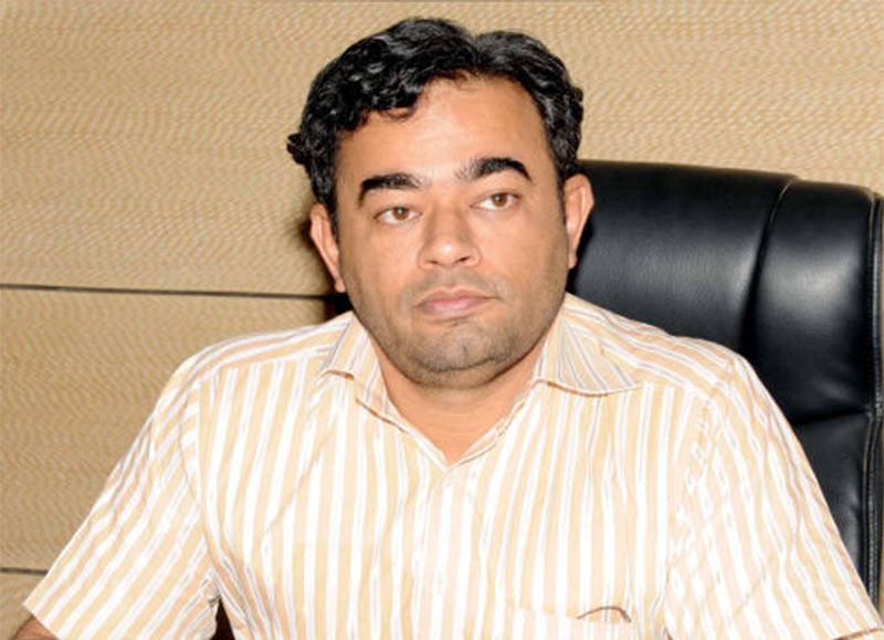 ನೀವು ಬಯಾಲಜಿ ವಿದ್ಯಾರ್ಥಿಯೇ?: ಗಂಟಲ ದ್ರವ ಸಂಗ್ರಹಿಸಿದ ಐಎಎಸ್ ಅಧಿಕಾರಿಗೆ ವೈದ್ಯಾಧಿಕಾರಿಗಳ ಪ್ರಶ್ನೆ