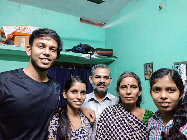 ನನ್ನ ಯಶಸ್ಸು ಕೇರಳಕ್ಕೆ ಸಮರ್ಪಣೆ: ವಿವಿ ಪರೀಕ್ಷೆಯಲ್ಲಿ ಟಾಪರ್ ಆದ ಬಿಹಾರದ ವಲಸೆ ಕಾರ್ಮಿಕನ ಪುತ್ರಿ