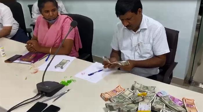 ವಾಲ್ಮೀಕಿ ಅಭಿವೃದ್ಧಿ ನಿಗಮದಲ್ಲಿ ಅವ್ಯವಹಾರ ಆರೋಪ ಪ್ರಕರಣ: 20 ಲಕ್ಷ ರೂ. ನಗದು ಜಪ್ತಿ ಮಾಡಿದ ಎಸಿಬಿ