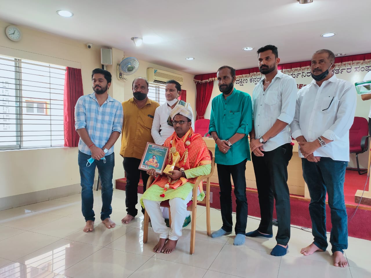 ಗಾಯಕ ಜಗದೀಶ್ ಪುತ್ತೂರ್‌ಗೆ ಒಮನ್ ತುಳುವೆರ್ ಸಂಘಟನೆಯಿಂದ ಸನ್ಮಾನ