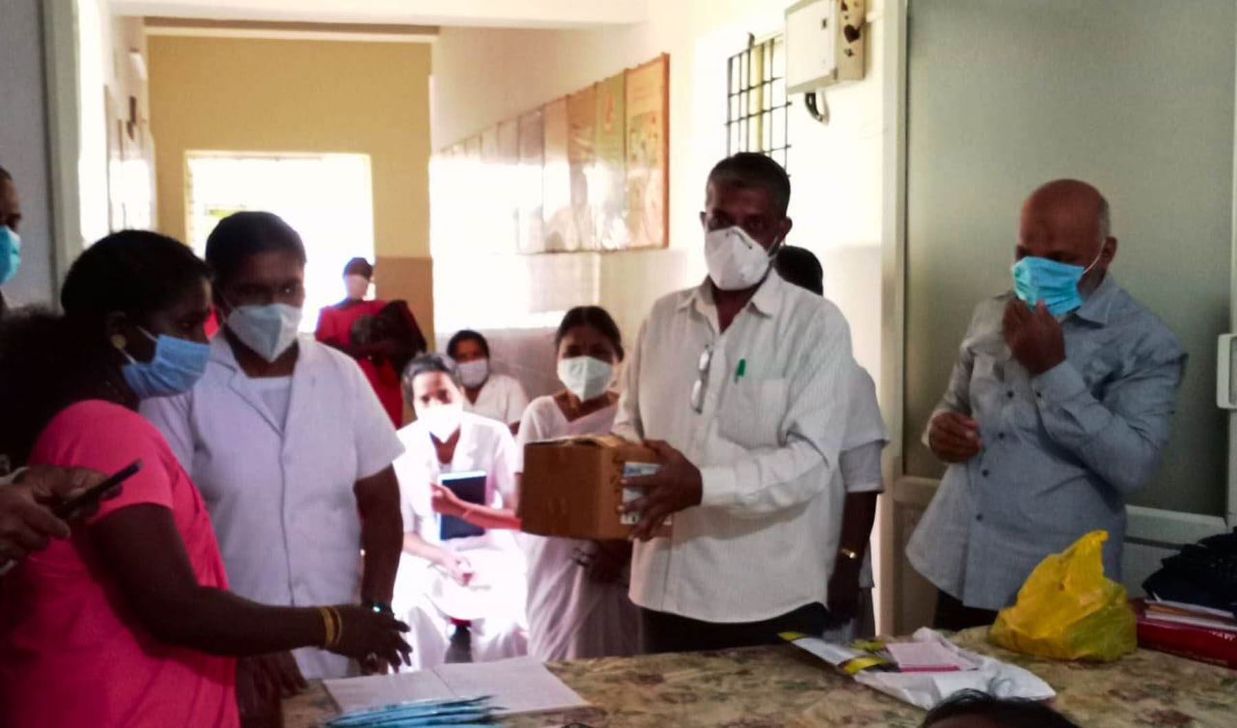 ಕಾಪು : ಆಶಾ ಕಾರ್ಯಕರ್ತರಿಗೆ ಸ್ಯಾನಿಟೈಸರ್, ಮಾಸ್ಕ್ ವಿತರಣೆ