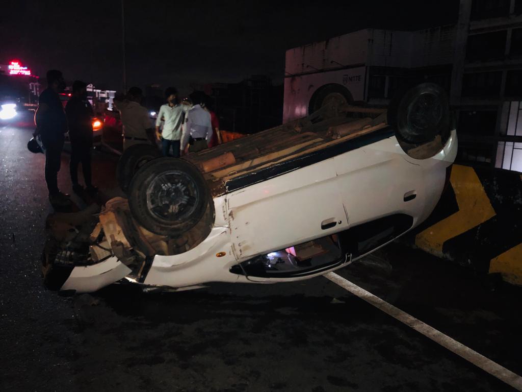 ​ಪಂಪ್‌ವೆಲ್ ಬಳಿ ಕಾರು ಪಲ್ಟಿ: ನಾಲ್ವರು ಪ್ರಾಣಾಪಾಯದಿಂದ ಪಾರು