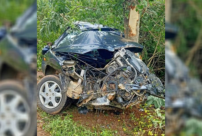 ನಿಯಂತ್ರಣ ತಪ್ಪಿ ಮರಕ್ಕೆ ಢಿಕ್ಕಿಯಾದ ಕಾರು: ಇಬ್ಬರು ಸಾವು, ಮತ್ತೋರ್ವನಿಗೆ ಗಾಯ