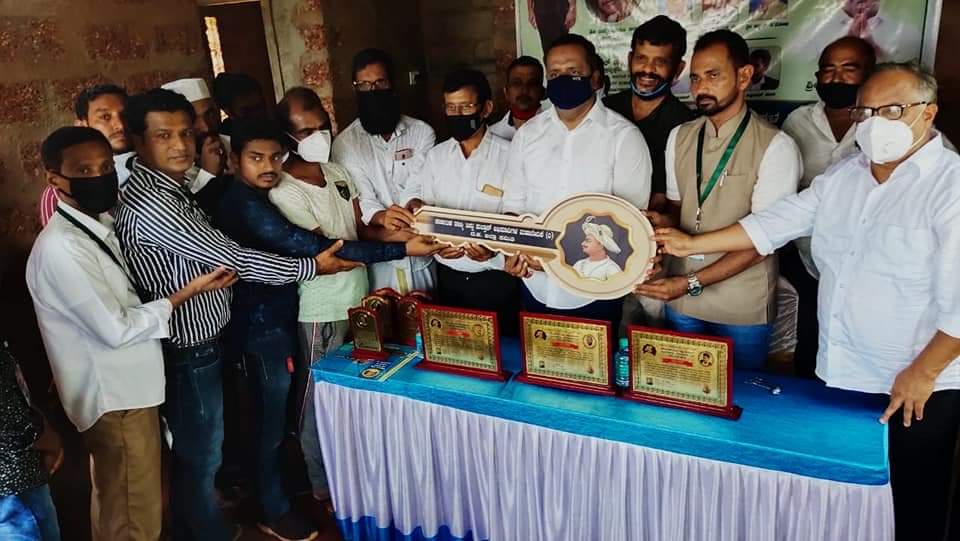 ಮಂಗಳೂರು: ಟಿಪ್ಪು ಸುಲ್ತಾನ್ ಅಭಿಮಾನಿಗಳ ವೇದಿಕೆಯಿಂದ ಮನೆ ಹಸ್ತಾಂತರ