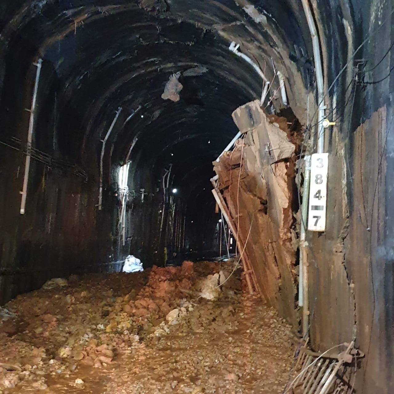 ಕೊಂಕಣ ರೈಲ್ವೆ: ಎಂಟು ರೈಲುಗಳ ಸಂಚಾರ ಮಾರ್ಗ ಬದಲು