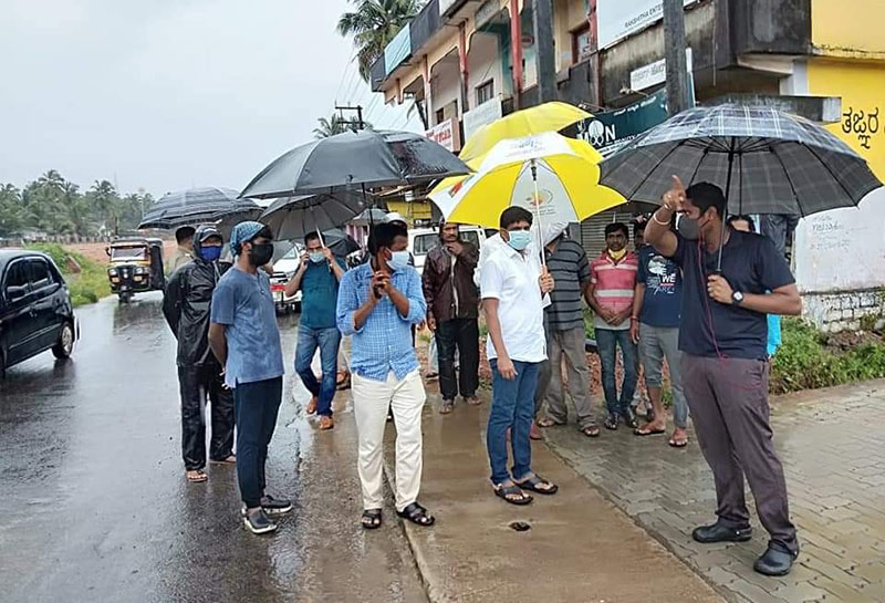 ಬಸ್ರೂರು ಮೂರುಕೈ ಕೃತಕ ನೆರೆ: ಸ್ಥಳಕ್ಕೆ ಜಿಲ್ಲಾಧಿಕಾರಿ ಭೇಟಿ, ಪರಿಶೀಲನೆ