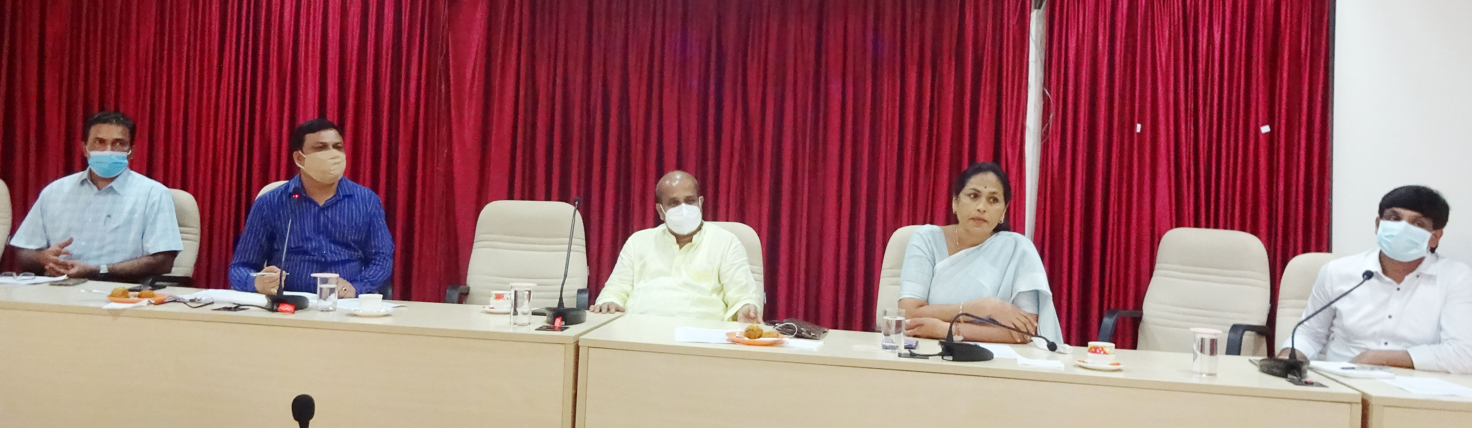 ಉಡುಪಿ ನಗರಸಭಾ ವ್ಯಾಪ್ತಿಯ ಸಮಸ್ಯೆಗಳನ್ನು ಕೂಡಲೇ ಬಗೆಹರಿಸಿ: ಸಂಸದೆ ಶೋಭಾ