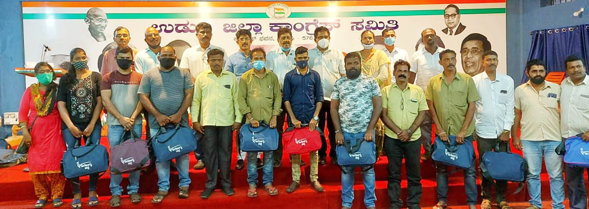 ಬ್ಲಾಕ್ ಕಾಂಗ್ರೆಸ್‌ನಿಂದ ಆರೋಗ್ಯ ಹಸ್ತ ಕಿಟ್ ವಿತರಣೆ