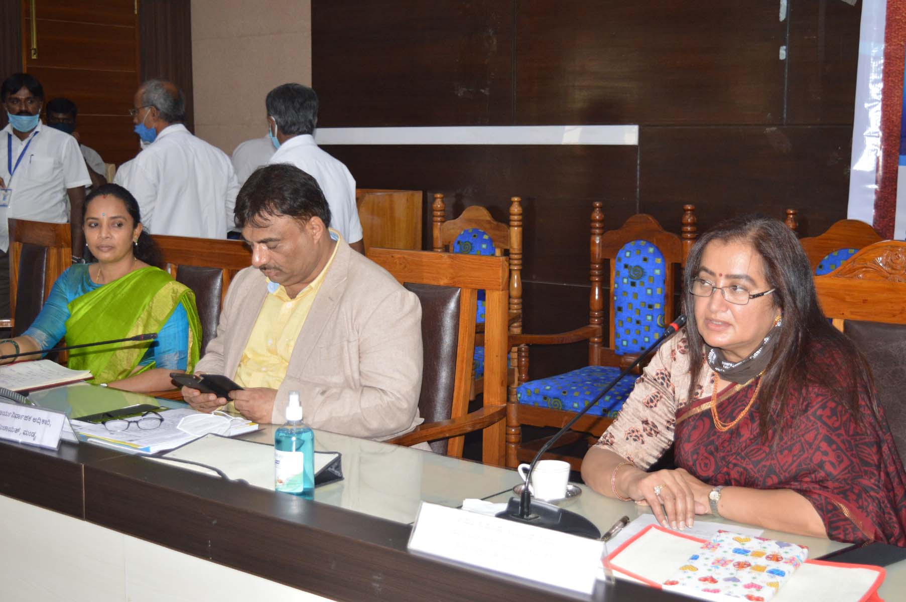 ಕೆಆರ್​ಎಸ್ ಬಳಿ ಅಕ್ರಮ ಗಣಿಗಾರಿಕೆ ನಿಷೇಧಕ್ಕೆ ಸಂಸದೆ ಸುಮಲತಾ ಸೂಚನೆ